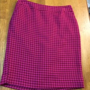 Straight skirt with functional pockets